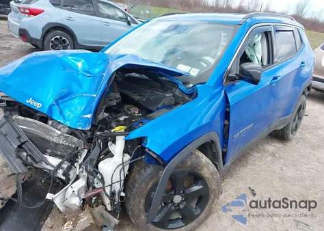 2020 Jeep Compass Latitude 4X4 z USA, uszkodzony, nr VIN 3C4NJDBB1LT160484